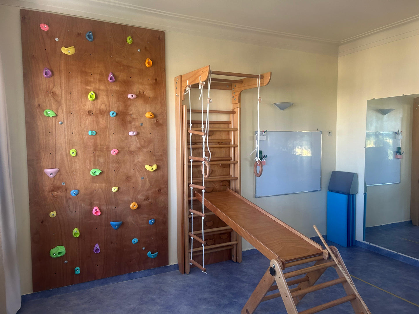 Mur d'Escalade Personnalisable pour Enfants - Darmonbebe