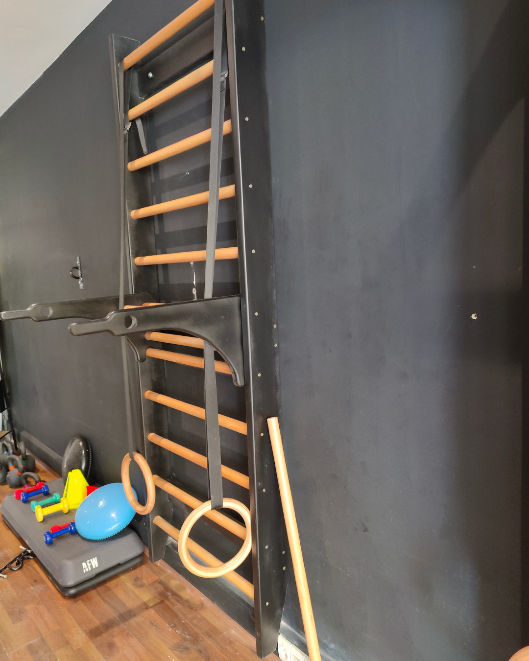 Échelle Murale Fitness avec Barre Amovible — Bois Hêtre