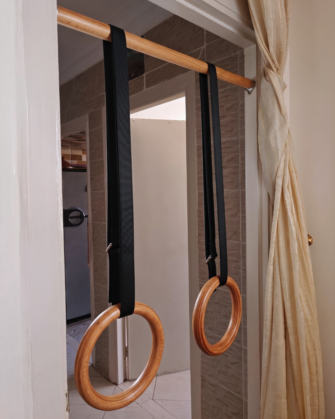 Barre de Traction Multi-Activités pour Cadre de Porte – Bois & Inox