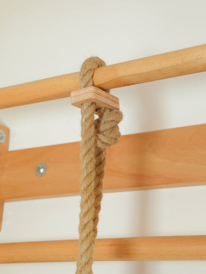 Système fixation corde escalade échelle suédoise - installation sécurisée bois hêtre massif
