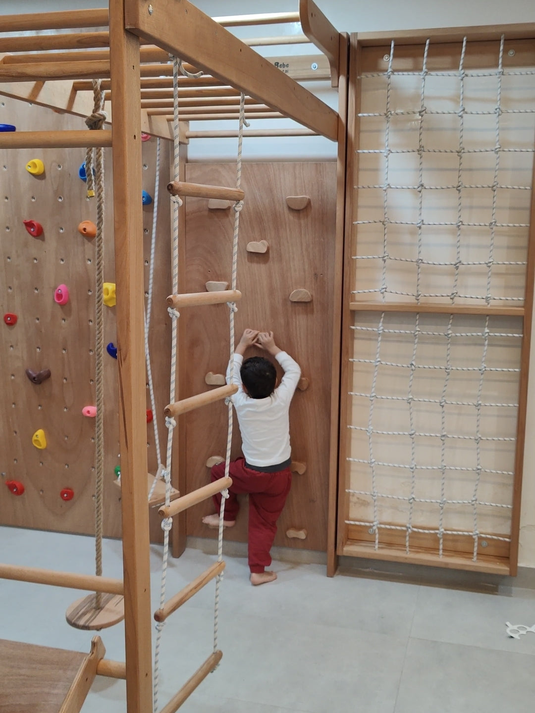 Mur d'activités multifonction bois massif | Maroc