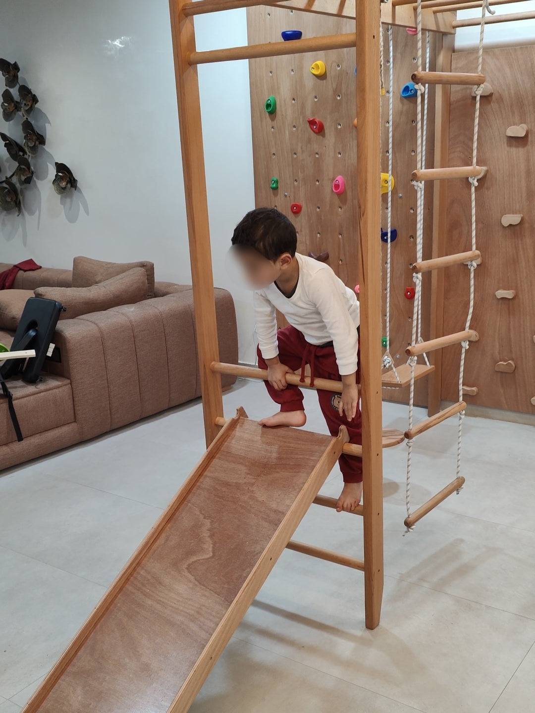 Mur d'activités multifonction bois massif | Maroc